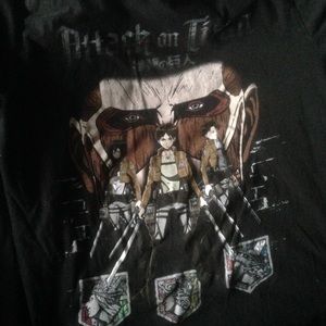 Attack On Titan Hot Topic Men's Tee Medium